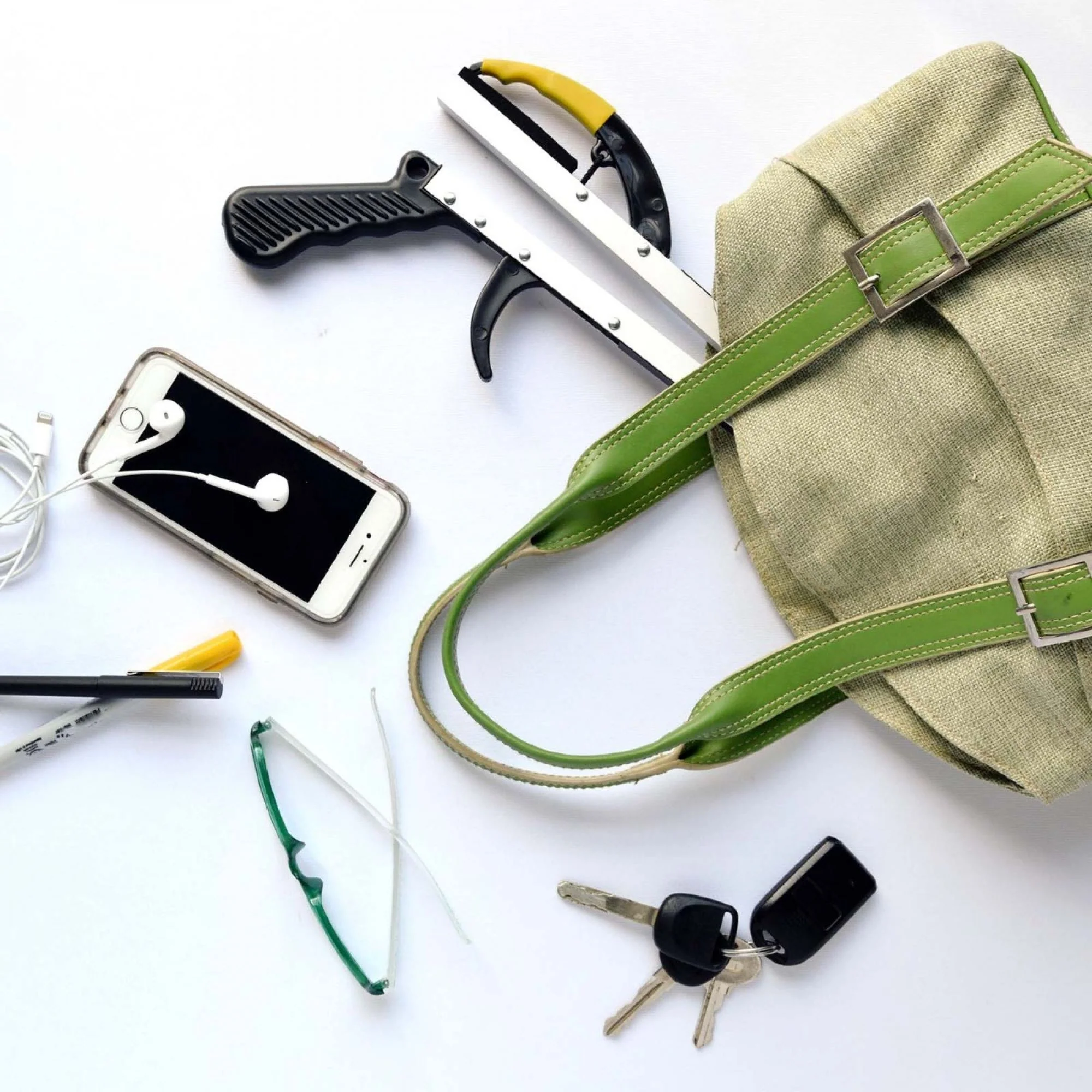 Lightweight Folding Reacher – 66 cm (26 inches) - Image 3